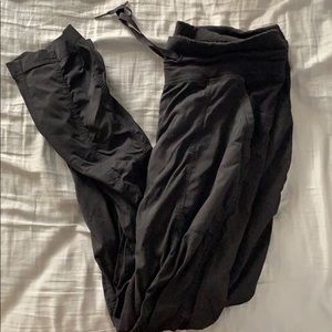 Black luluemon 3/4 length dancer joggers